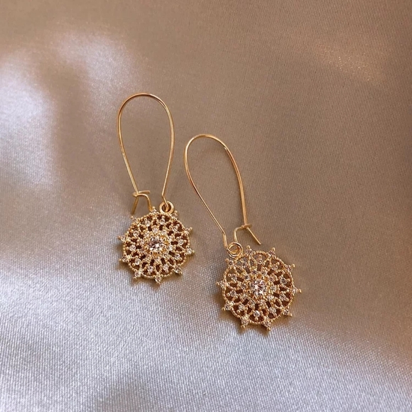 💎✨ 925 Medallion Drop Earrings - Picture 2 of 3